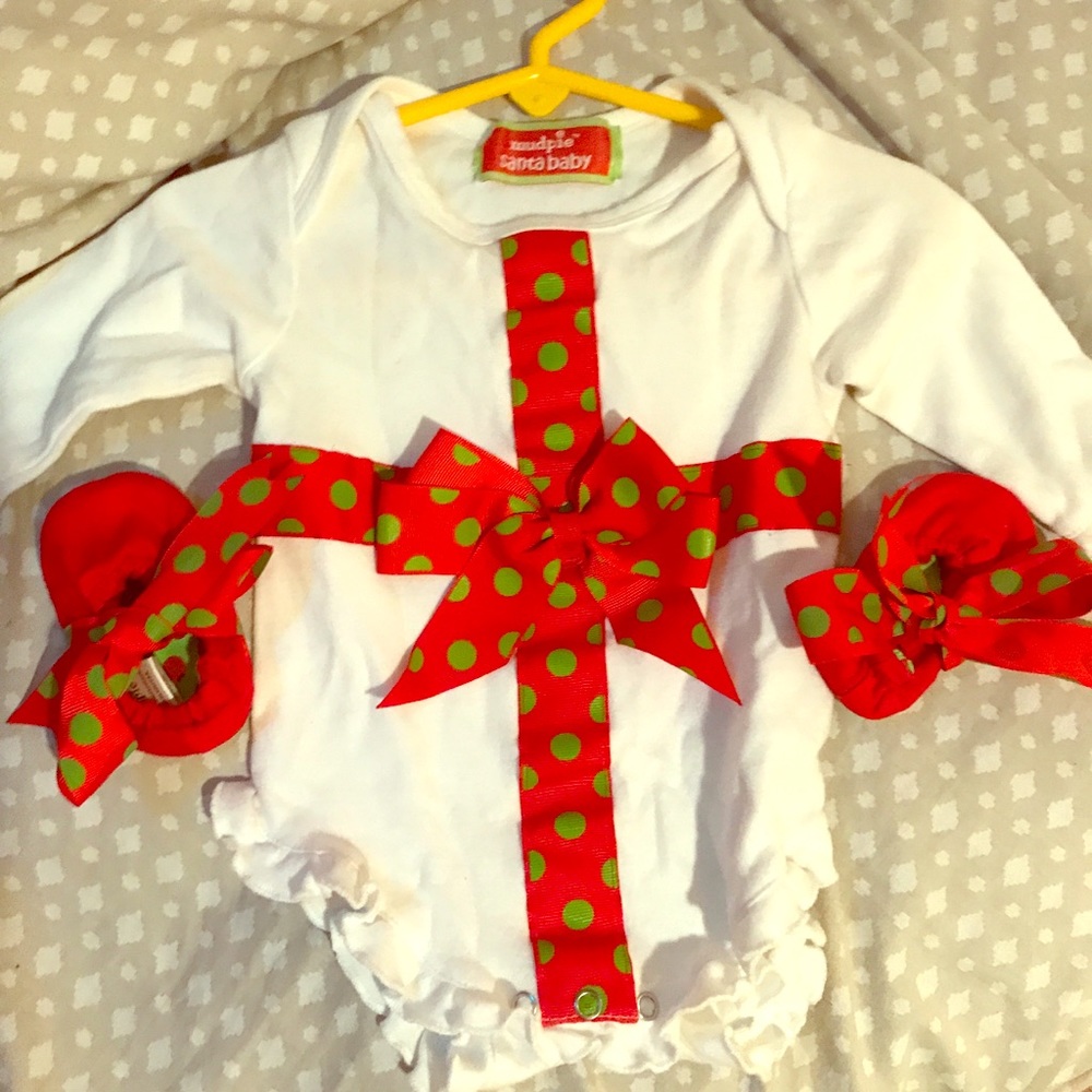 Baby’s 1st Christmas outfit. W/ matching booties